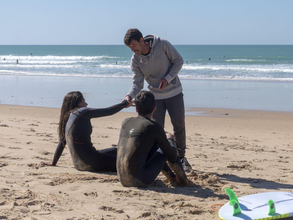 Ejercicios de surf a contrarreloj en las clases de surf 