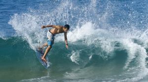 Hacer Skimboard en bañador es un gustazo